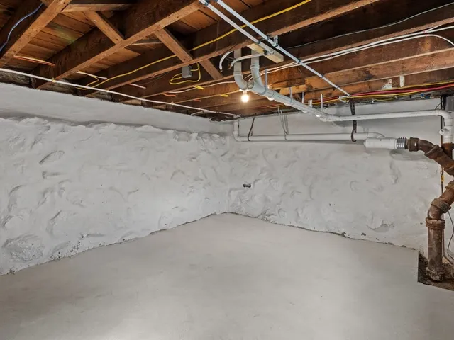 a view of utility room