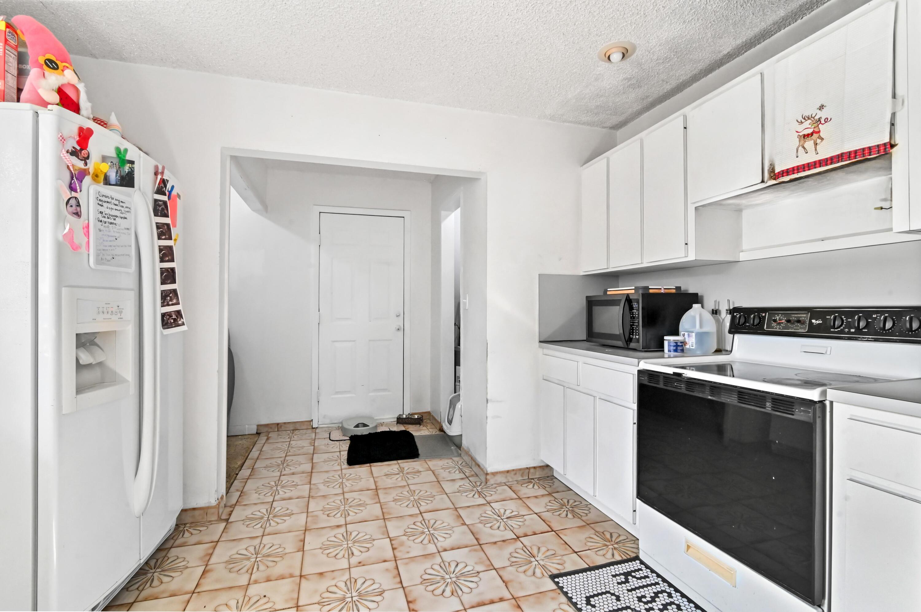 7337 Southwest 21st Street Miami, FL 33155 - Photo 12 of 32 14 Kitchen 01