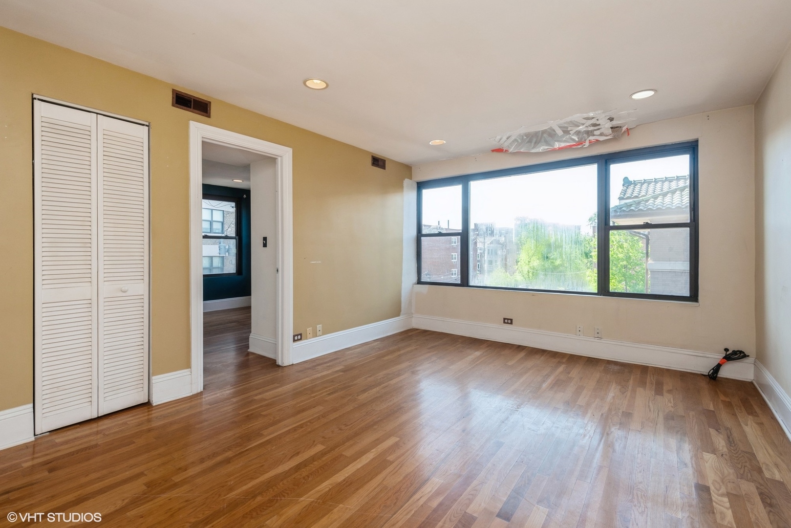 7423 North Sheridan Road, Unit 3E Chicago, IL 60626 - Photo 2 of 12