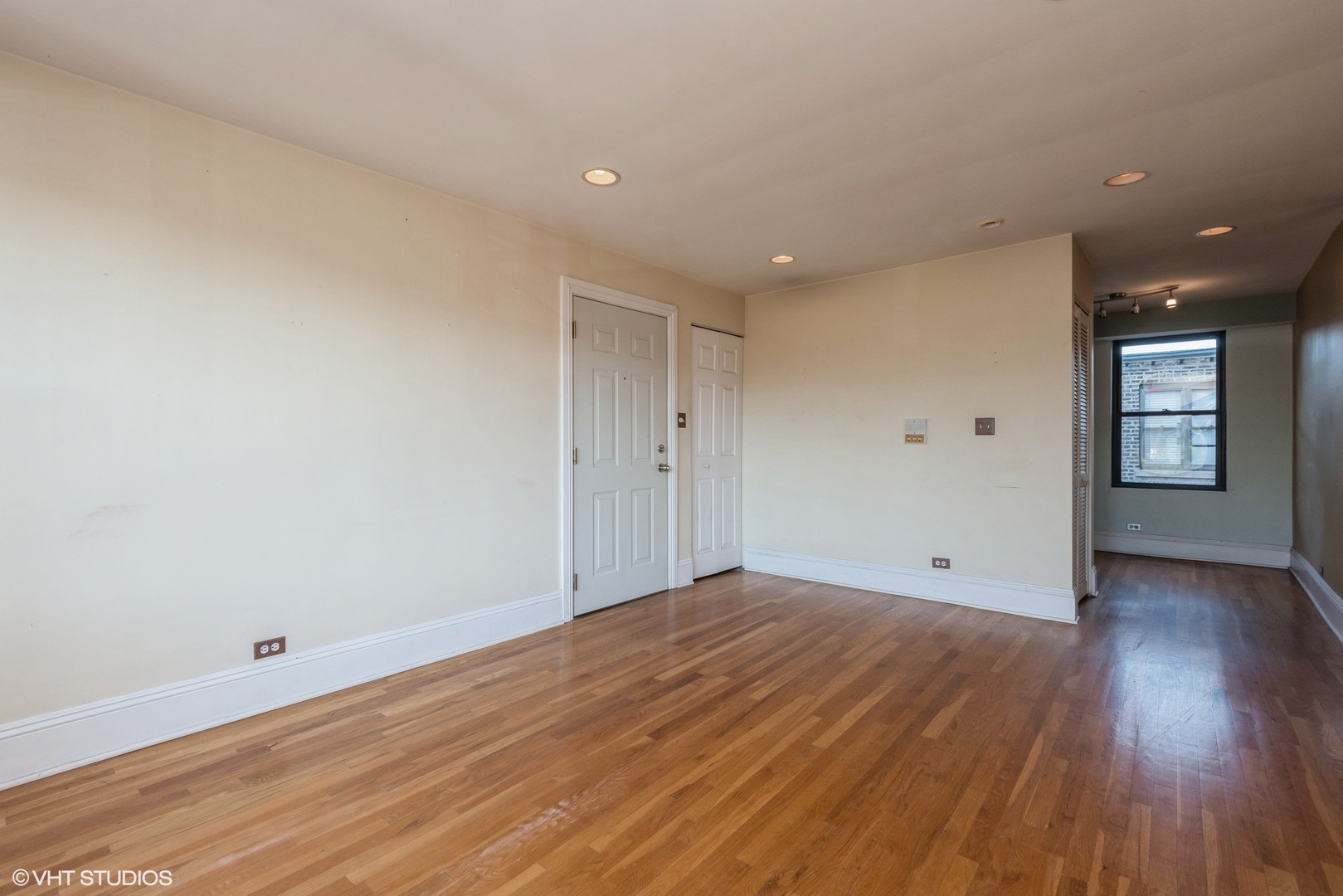 7423 North Sheridan Road, Unit 3E Chicago, IL 60626 - Photo 4 of 12