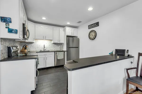 $425,000 | 864 Skyline Drive, Coram, NY 11727
