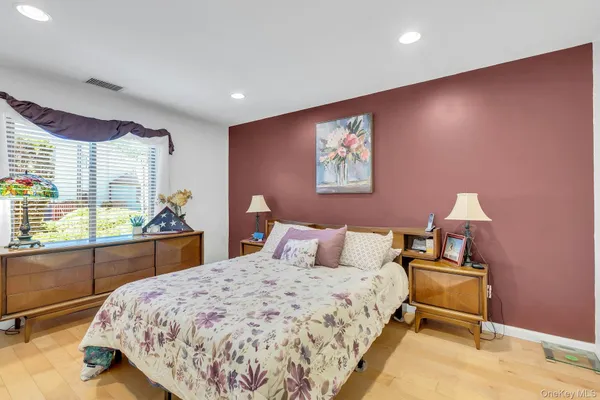 $425,000 | 864 Skyline Drive, Coram, NY 11727