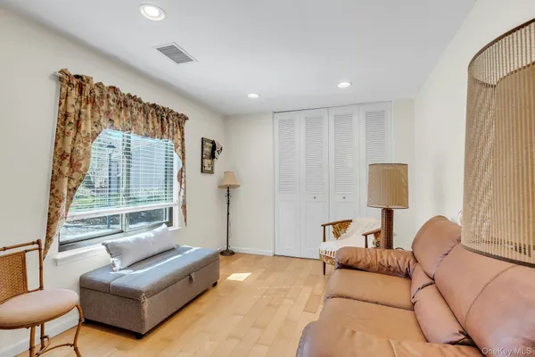 $425,000 | 864 Skyline Drive, Coram, NY 11727