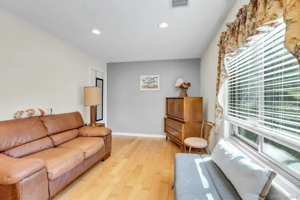 $425,000 | 864 Skyline Drive, Coram, NY 11727