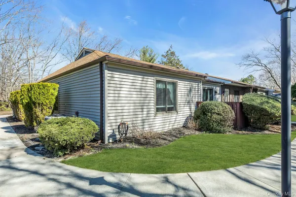 $425,000 | 864 Skyline Drive, Coram, NY 11727