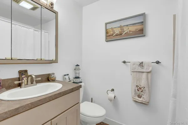 $425,000 | 864 Skyline Drive, Coram, NY 11727