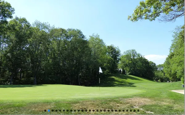 $425,000 | 864 Skyline Drive, Coram, NY 11727