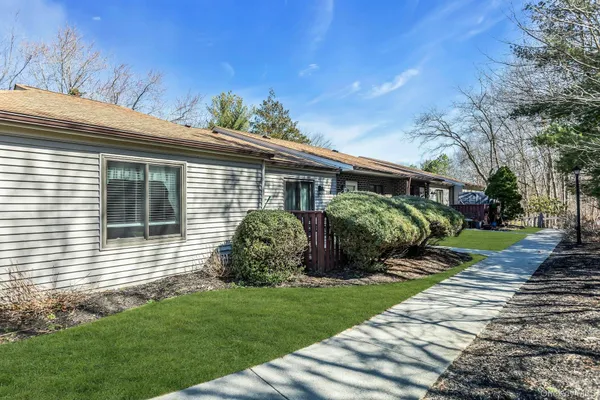 $425,000 | 864 Skyline Drive, Coram, NY 11727