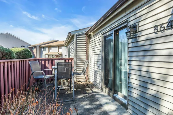 $425,000 | 864 Skyline Drive, Coram, NY 11727