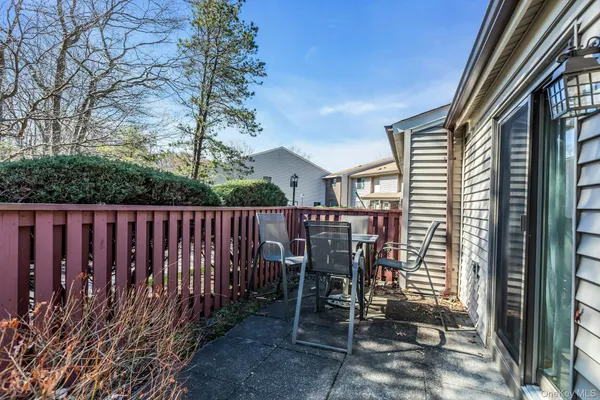 $425,000 | 864 Skyline Drive, Coram, NY 11727