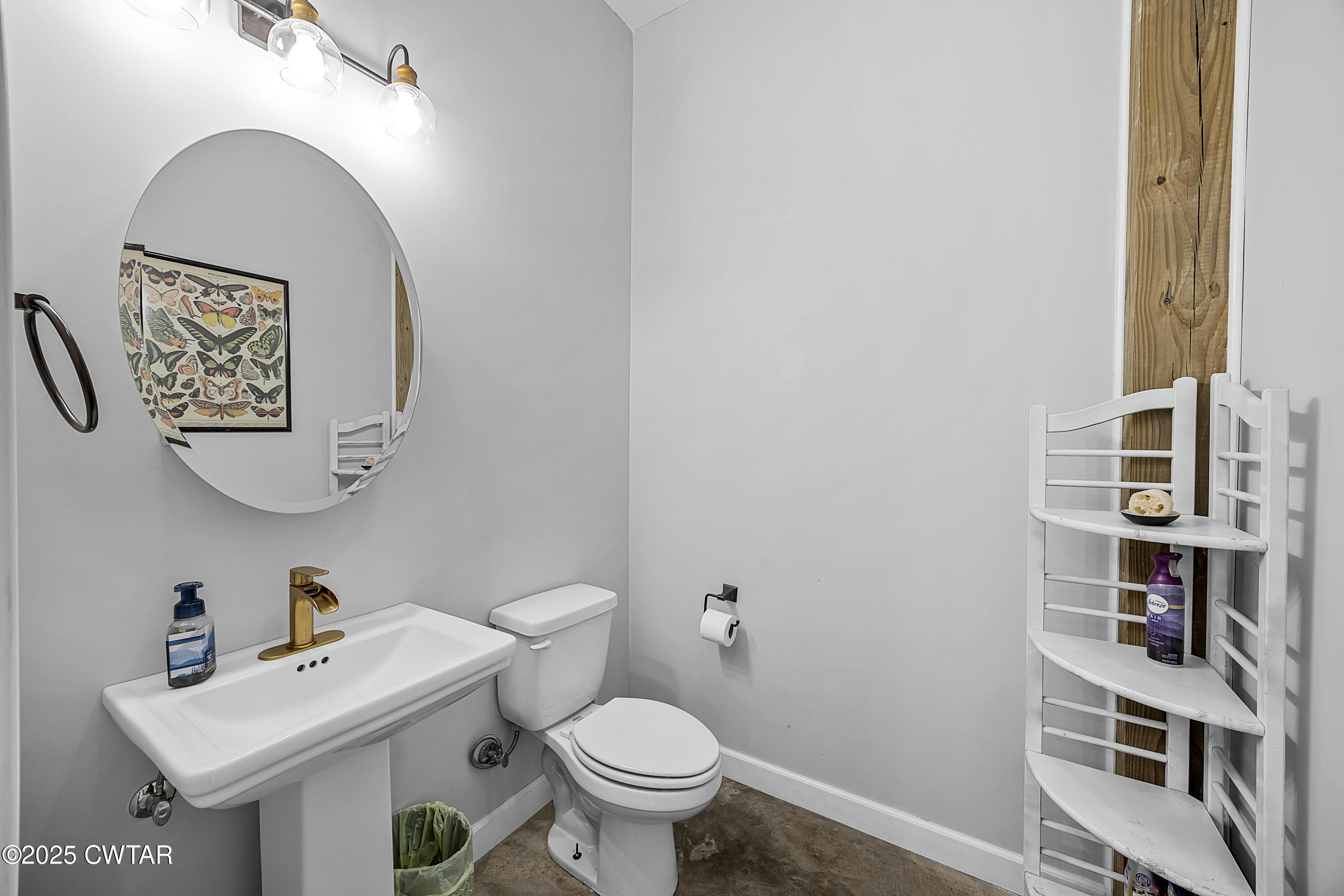 90 Dawson Bottom Road Humboldt, TN 38343 - Photo 9 of 24 a bathroom with a toilet sink and mirror