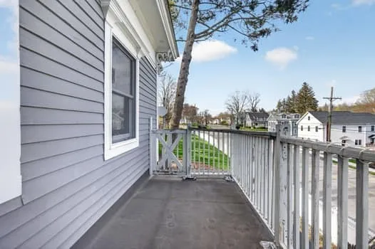 $3,750 | 102 Market Street, Unit 3, Amesbury, MA 01913