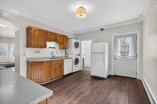$3,750 | 102 Market Street, Unit 3, Amesbury, MA 01913