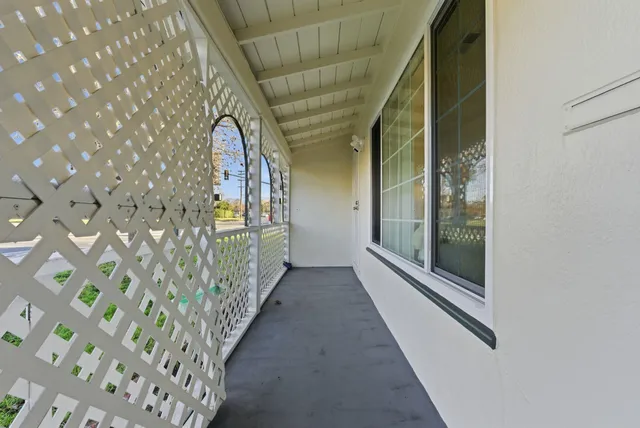 a view of a yard in front of house