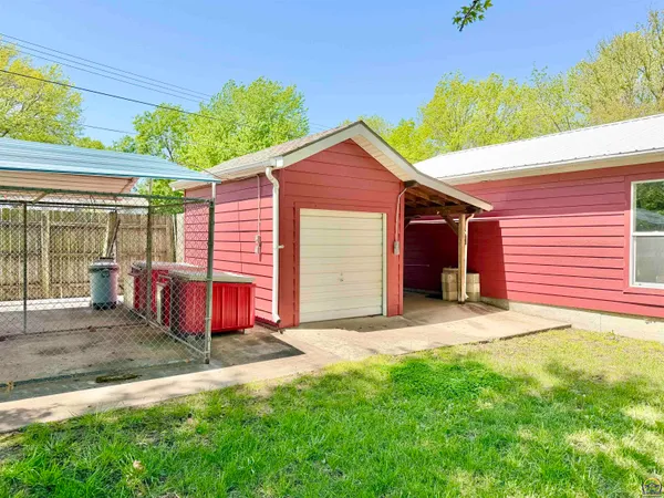 $267,500 | 111 Garrettson Street, Burlington, KS 66839