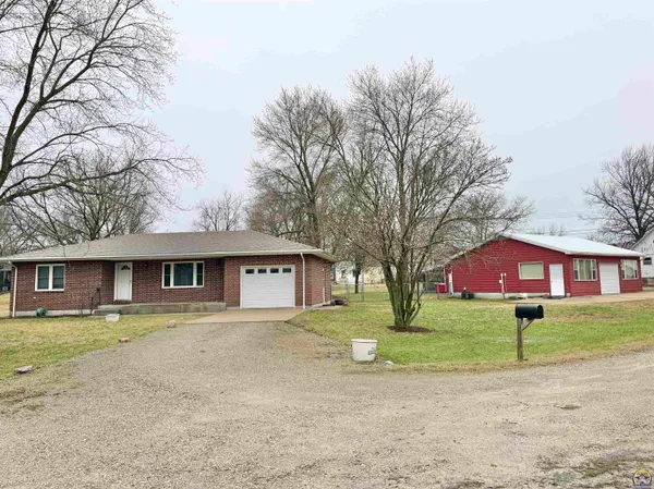 $267,500 | 111 Garrettson Street, Burlington, KS 66839