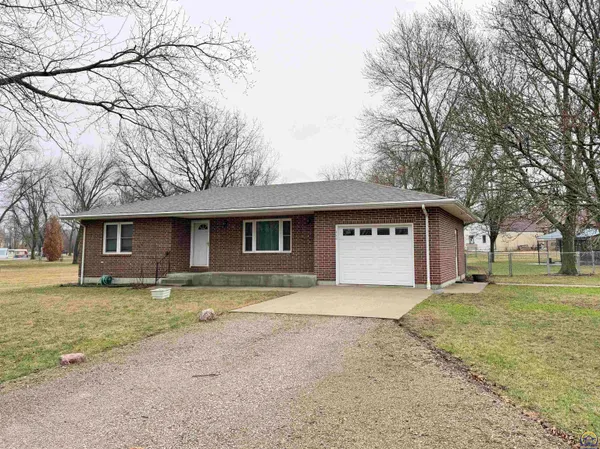 $267,500 | 111 Garrettson Street, Burlington, KS 66839