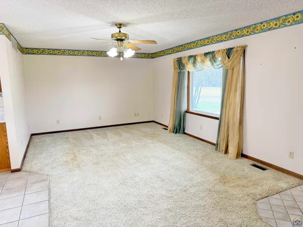 $267,500 | 111 Garrettson Street, Burlington, KS 66839