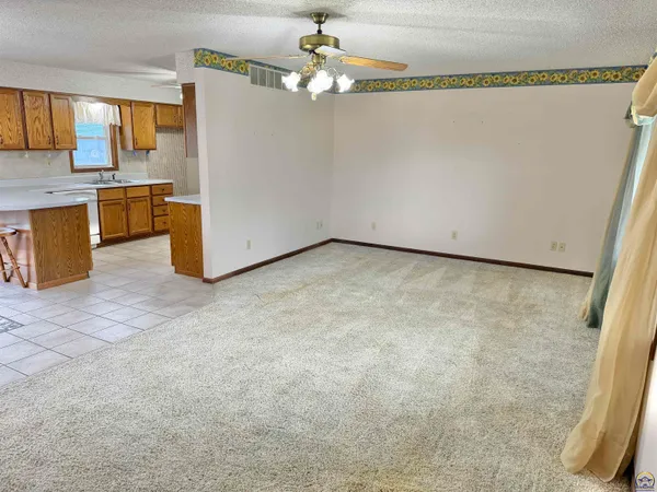 $267,500 | 111 Garrettson Street, Burlington, KS 66839