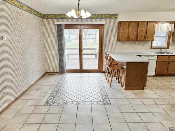 $267,500 | 111 Garrettson Street, Burlington, KS 66839