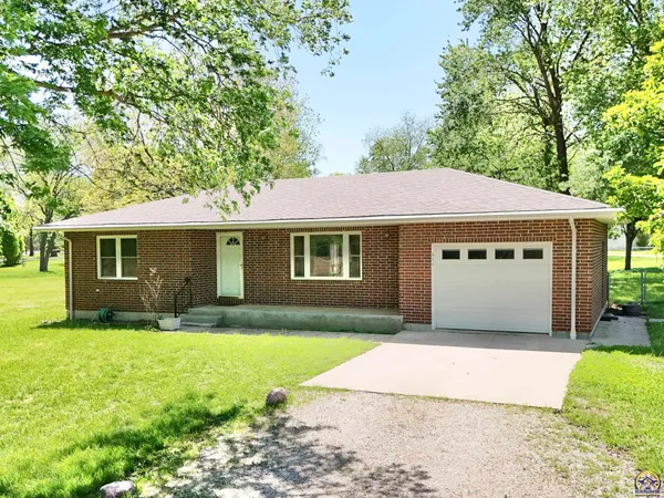 $267,500 | 111 Garrettson Street, Burlington, KS 66839