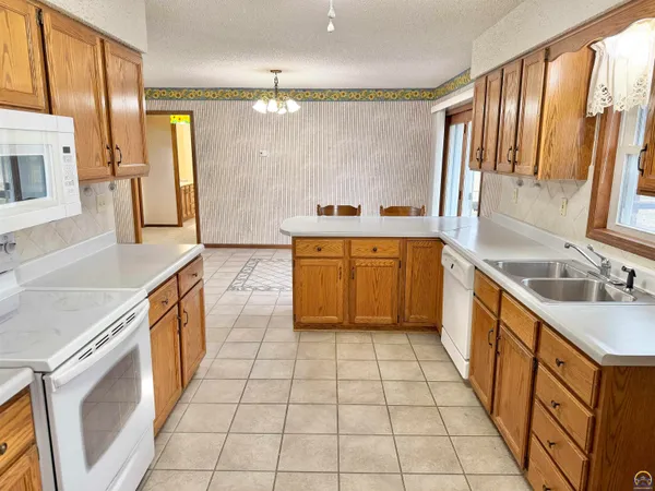 $267,500 | 111 Garrettson Street, Burlington, KS 66839