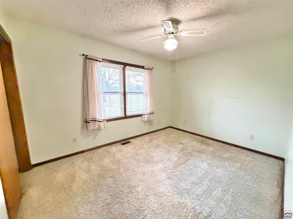 $267,500 | 111 Garrettson Street, Burlington, KS 66839