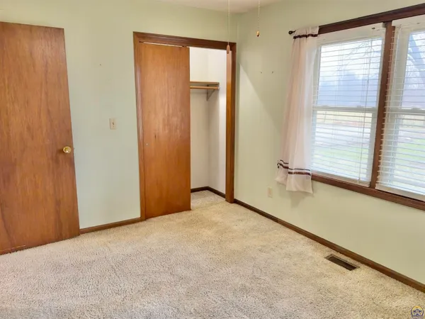 $267,500 | 111 Garrettson Street, Burlington, KS 66839