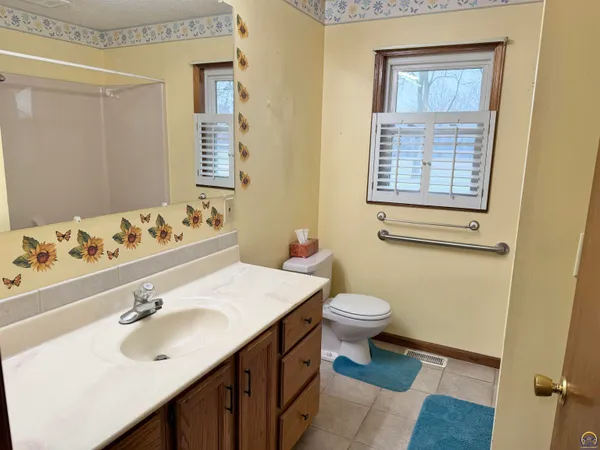 $267,500 | 111 Garrettson Street, Burlington, KS 66839