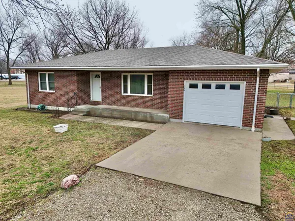 $267,500 | 111 Garrettson Street, Burlington, KS 66839
