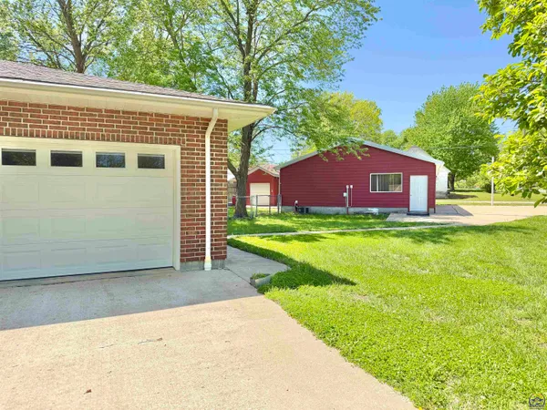 $267,500 | 111 Garrettson Street, Burlington, KS 66839