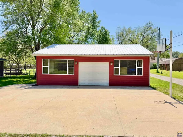 $267,500 | 111 Garrettson Street, Burlington, KS 66839