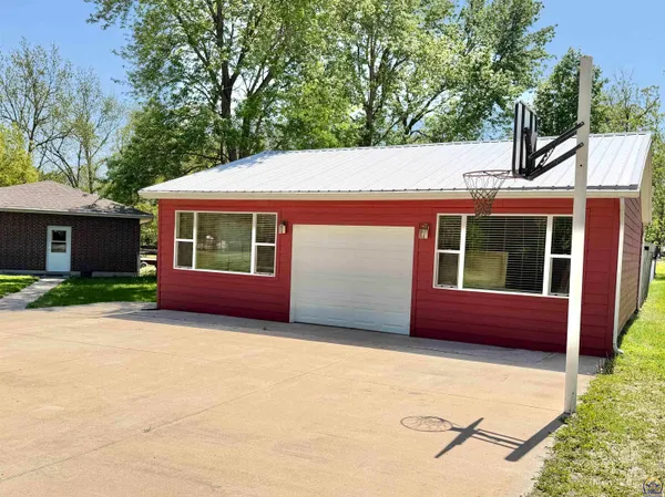 $267,500 | 111 Garrettson Street, Burlington, KS 66839