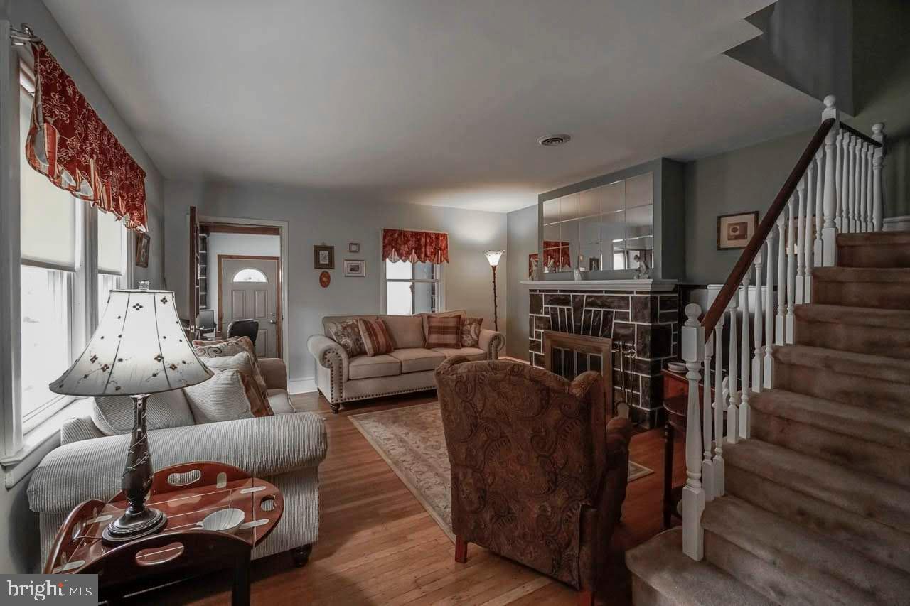 146 Shelbourne Road Havertown, PA 19083 - Photo 3 of 26