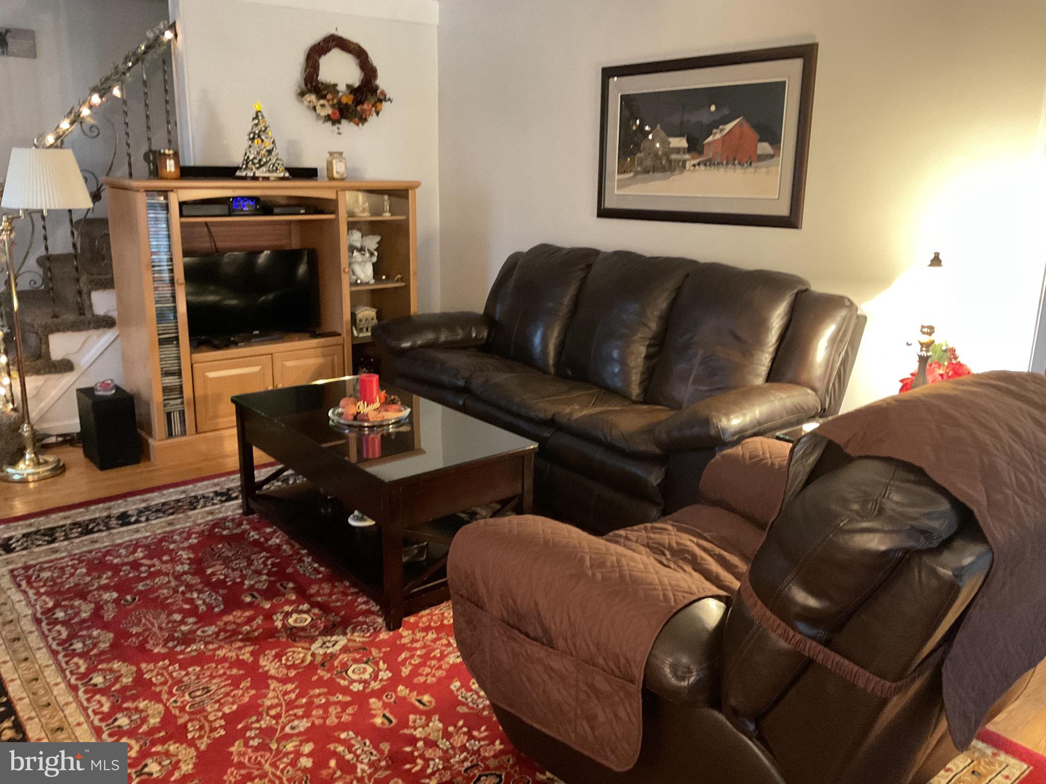 909 Providence Road Springfield, PA 19064 - Photo 5 of 43 Living room