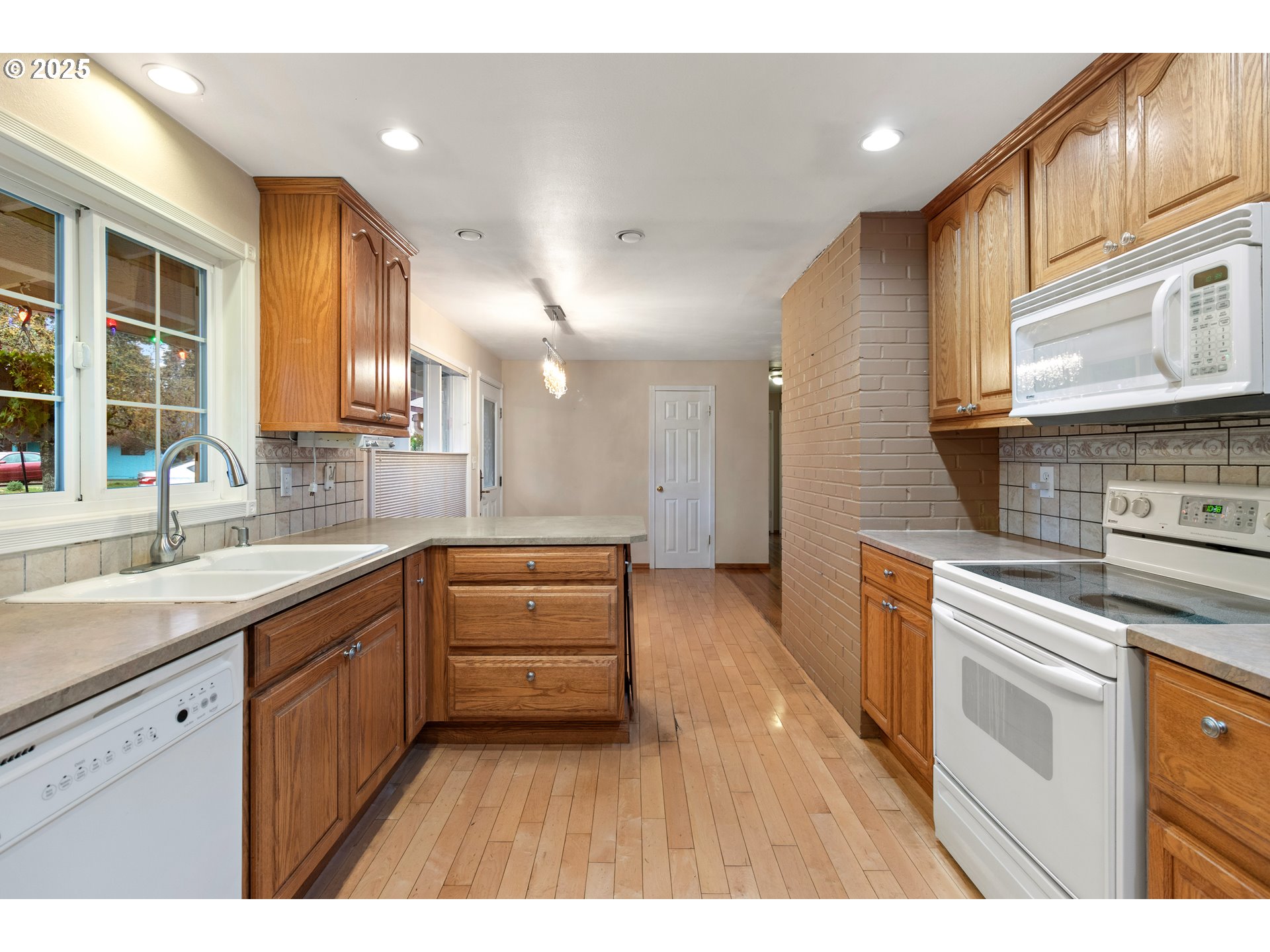 1920 Northeast 127th Avenue Portland, OR 97230 - Photo 15 of 48 Kitchen