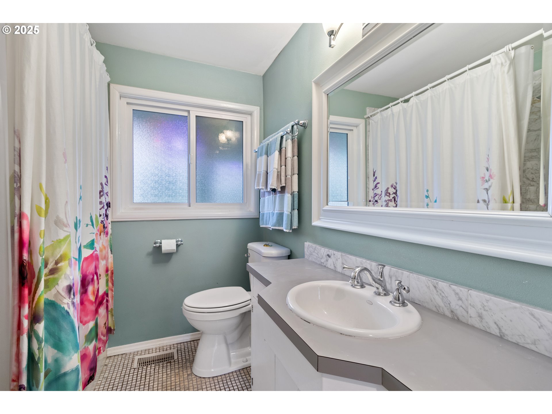 1920 Northeast 127th Avenue Portland, OR 97230 - Photo 25 of 48 Bathroom