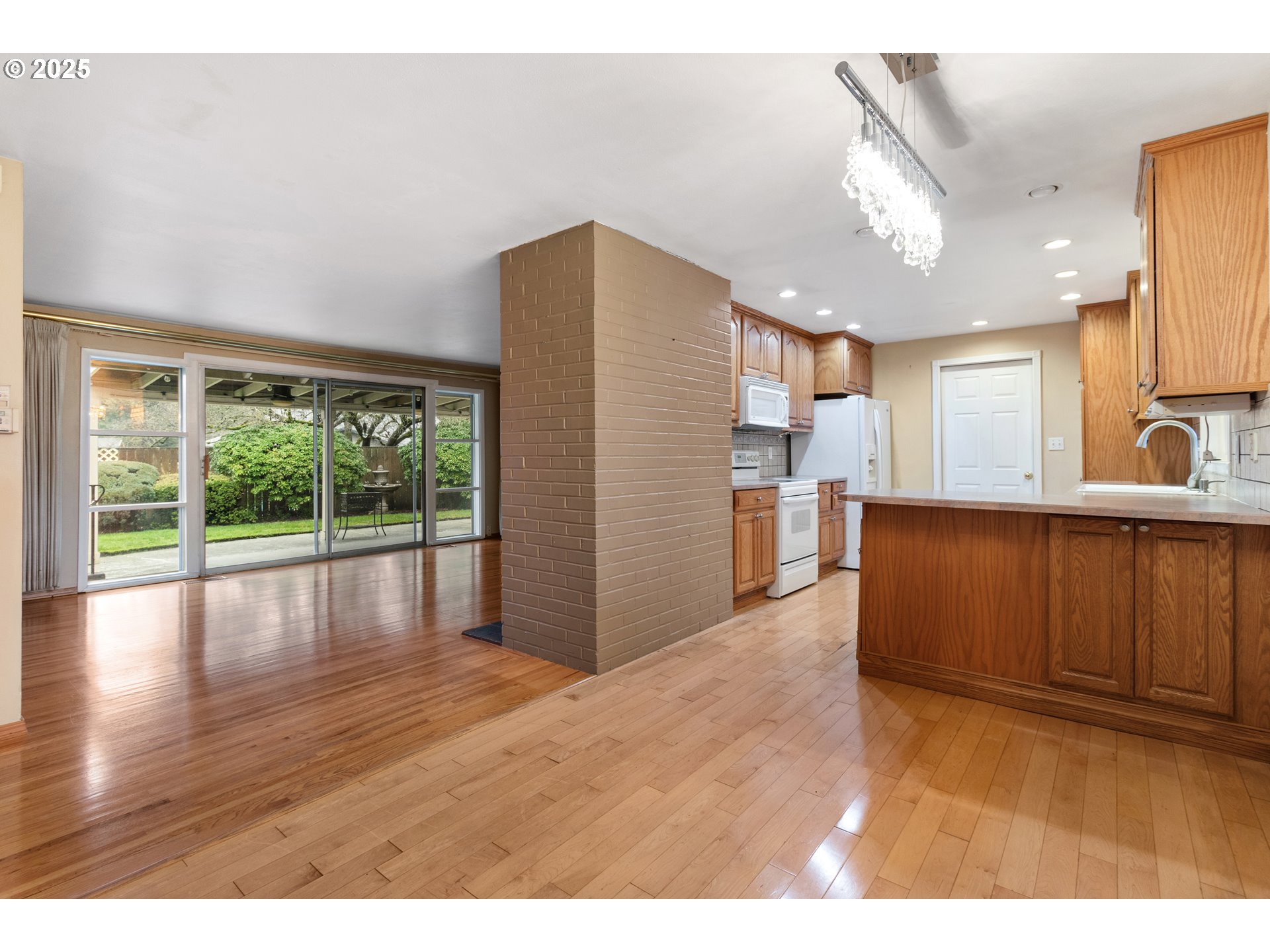 1920 Northeast 127th Avenue Portland, OR 97230 - Photo 4 of 48 Entrance/Foyer
