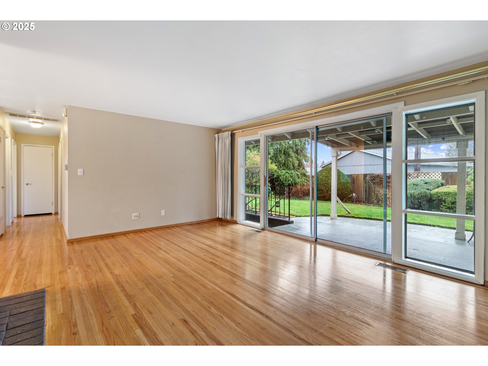 1920 Northeast 127th Avenue Portland, OR 97230 - Photo 6 of 48 Living Room