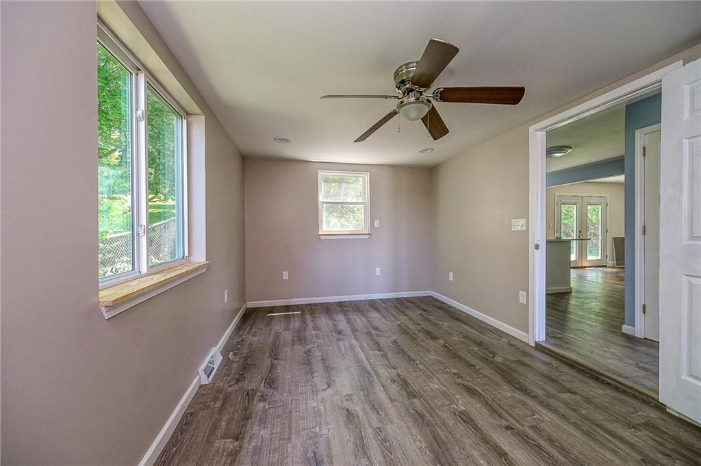 531 West Ingomar Road Pittsburgh, PA 15237 - Photo 14 of 35 an empty room with windows and closet