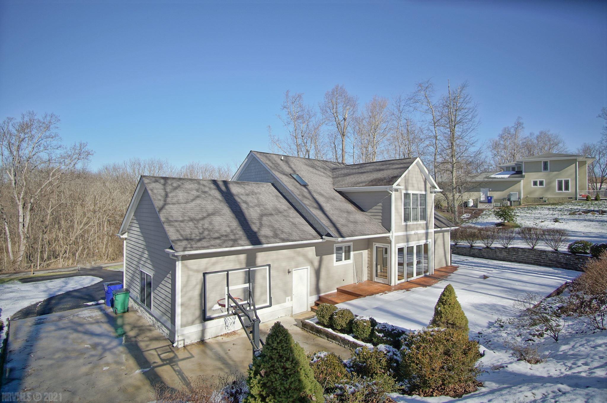 927 Redbud Road Blacksburg, VA 24060 - Photo 47 of 51 Gallery Image 47