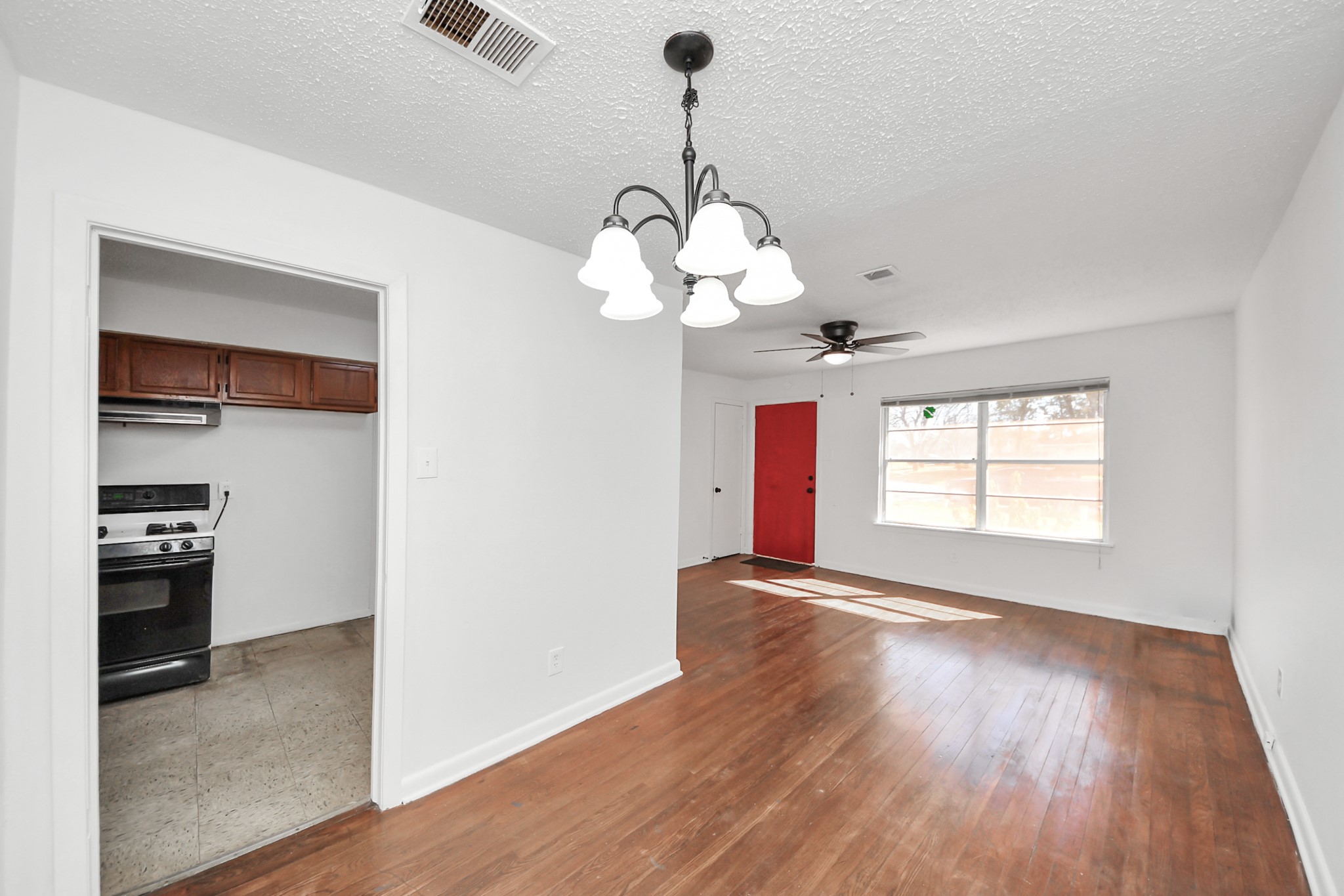 201 Delta Street Pasadena, TX 77506 - Photo 11 of 33