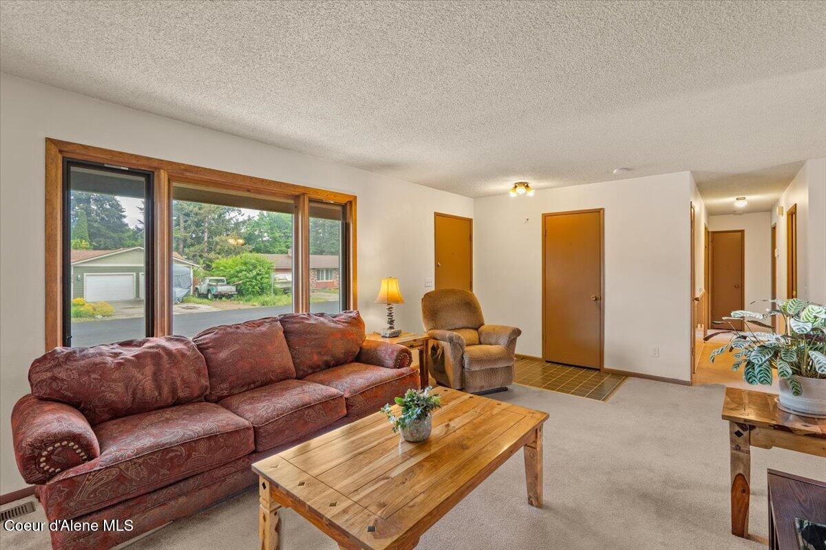 9675 North Valley Way Hayden, ID 83835 - Photo 9 of 50 10-Living Room