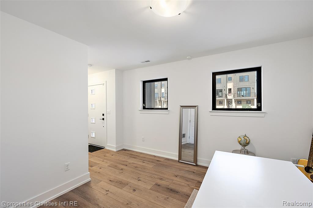 1041 Hampton Street, Unit 43 Detroit, MI 48236 - Photo 5 of 33