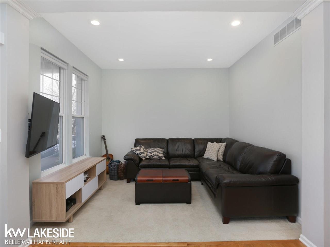 3151 Summers Road Keego Harbor, MI 48320 - Photo 11 of 31 50002503-10.JPG