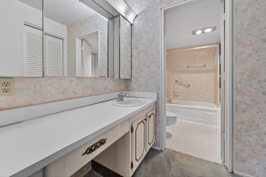 501 Southwest 11th Place, Unit 402A Boca Raton, FL 33432 - Photo 16 of 29 Primary vanity