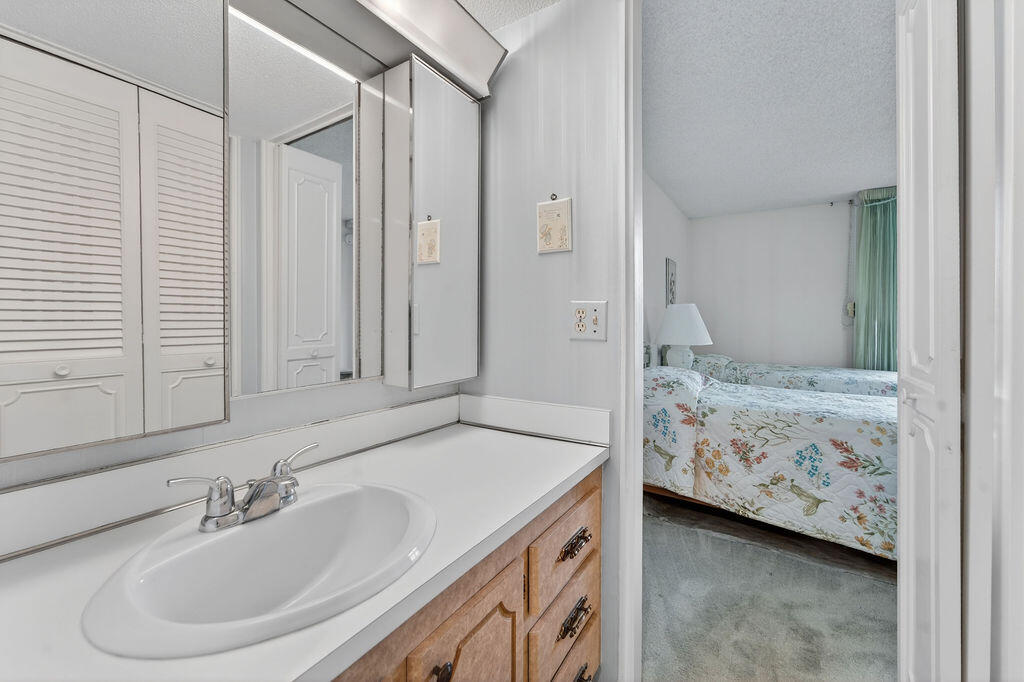 501 Southwest 11th Place, Unit 402A Boca Raton, FL 33432 - Photo 23 of 29 2nd bath vanity