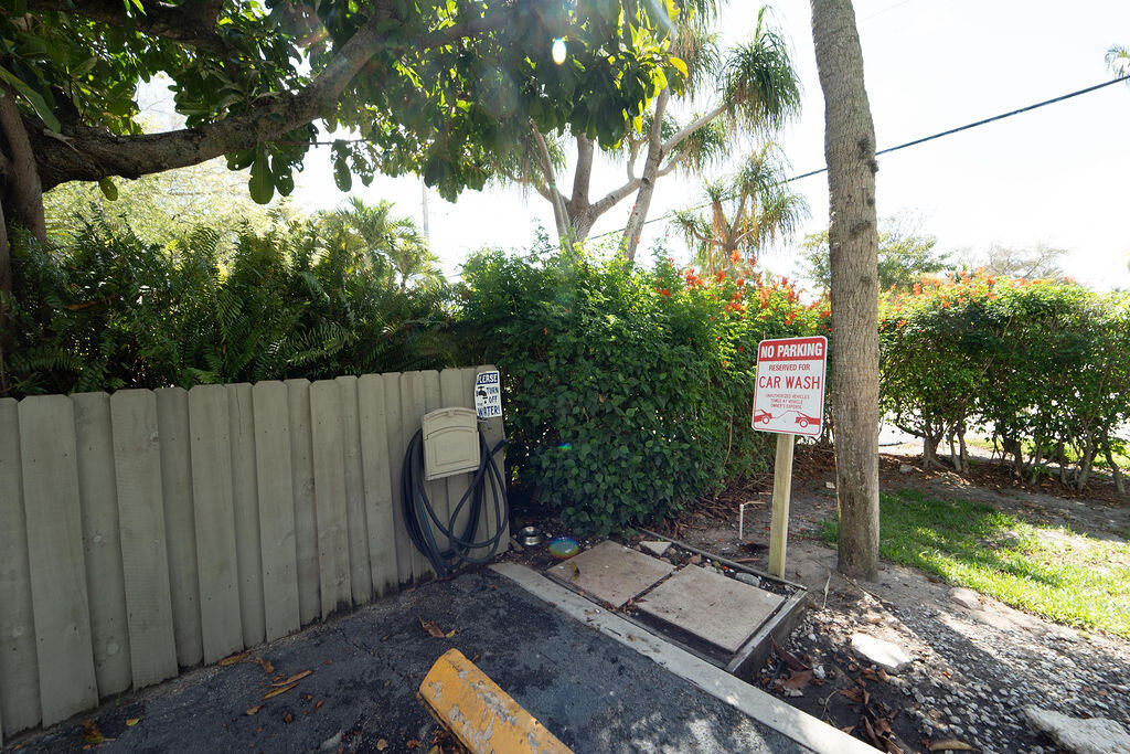 501 Southwest 11th Place, Unit 402A Boca Raton, FL 33432 - Photo 25 of 29 Car Wash Area