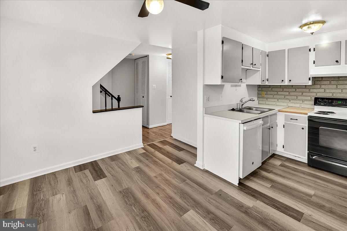 17615 Kohlhoss Road Poolesville, MD 20837 - Photo 10 of 54 Upgraded premium LVP flooring