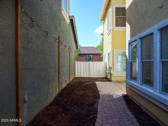 a view of a pathway of a house